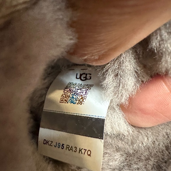 NEW Classic Kids UGG Boots - Picture 6 of 7